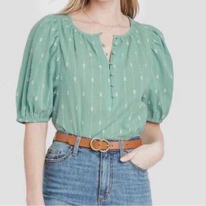 Universal Threads Green Puff Sleeve Women's Top